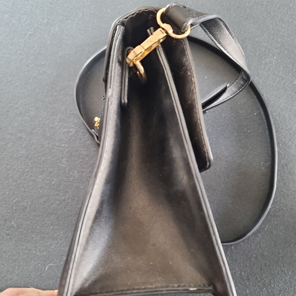 As New! Black Aldo Bag. Gold Hardware - Picture 6 of 16
